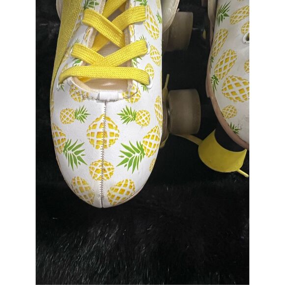 Circle Society Classic Adjustable Skate, pineapples size 3 - 7 - Picture 4 of 8